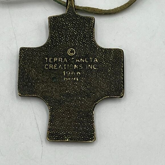 Vintage Retro Terra Sancta
Creations 1966 Israel Brass Tone
Cross Pendant - Picture 5 of 7
